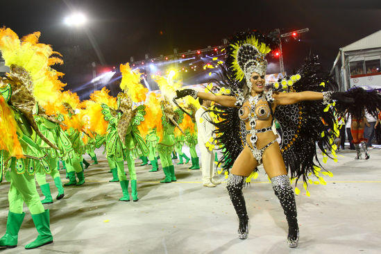 Due mln di maschere di Carnevale tossiche. Rischi per pelle e occhi Due mln di maschere di Carnevale tossiche. Rischi per pelle e occhi