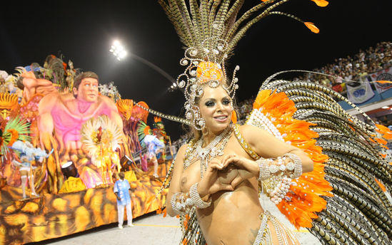 Due mln di maschere di Carnevale tossiche. Rischi per pelle e occhi Due mln di maschere di Carnevale tossiche. Rischi per pelle e occhi
