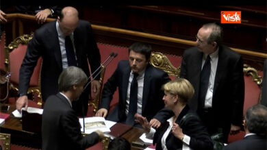 VIDEO: Moglie di Renzi in aula al Senato