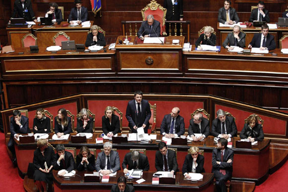 Renzi, fiducia al Senato con 169 voti. Scuola, tasse, lavoro: i 10 punti chiave