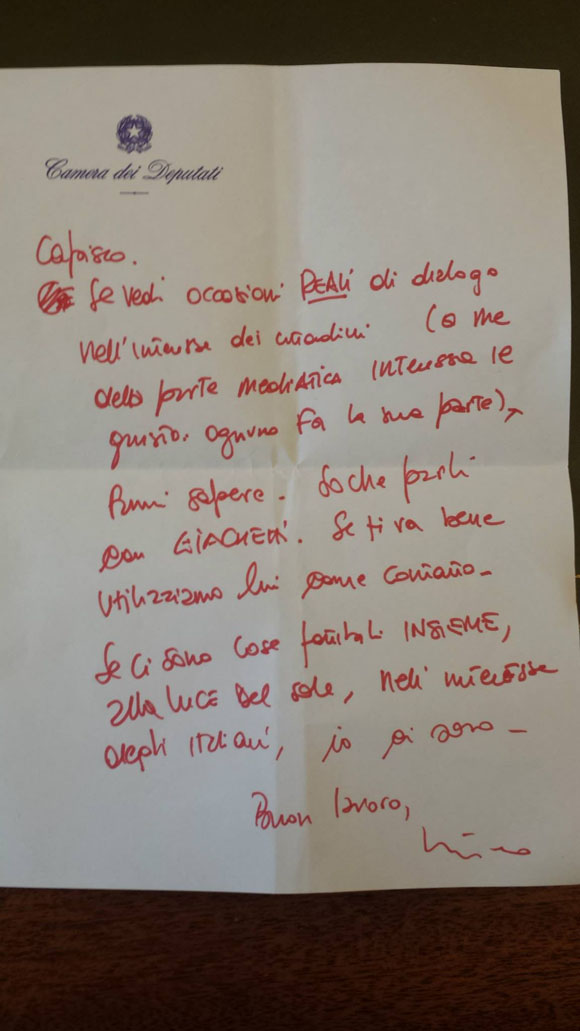 Lo scambio di pizzini Di Maio-Renzi. “Scusa l’ingenuità…”. Le foto Lo scambio di pizzini Di Maio-Renzi. “Scusa l’ingenuità…”. Le foto