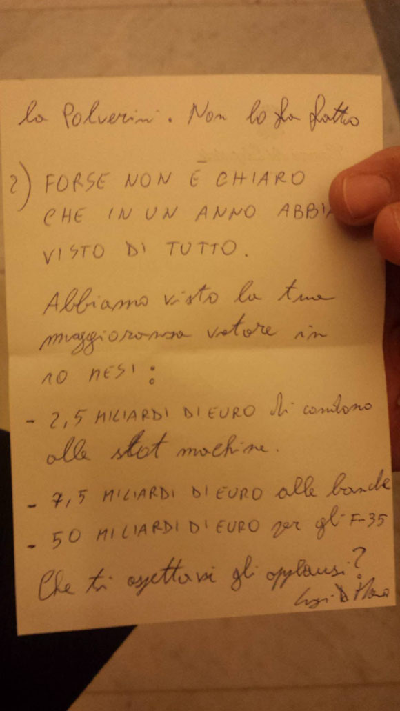Lo scambio di pizzini Di Maio-Renzi. “Scusa l’ingenuità…”. Le foto Lo scambio di pizzini Di Maio-Renzi. “Scusa l’ingenuità…”. Le foto