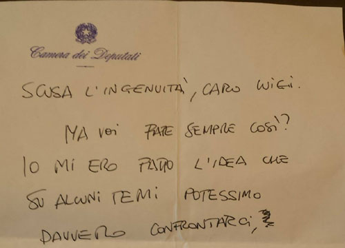 Lo scambio di pizzini Di Maio-Renzi. “Scusa l’ingenuità…”. Le foto Lo scambio di pizzini Di Maio-Renzi. “Scusa l’ingenuità…”. Le foto