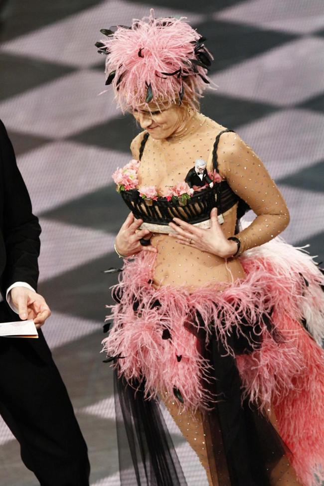 Scollatura vertiginosa e push up: il lato sexy della Littizzetto