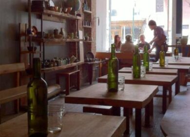 “Vino per 7 str…”. Cameriere scrive parolaccia sullo scontrino…