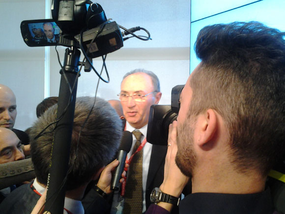 UniCredit a caccia dei cervelli italiani. Fino a 250mila€ per ogni start-up UniCredit a caccia dei cervelli italiani. Fino a 250mila€ per ogni start-up