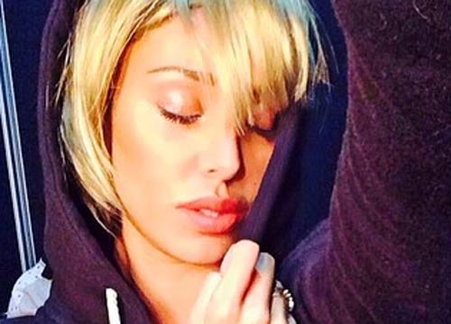 “Colpo di testa” per Belen. Diventa imprenditrice dell’hairstyling