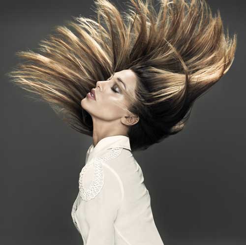 “Colpo di testa” per Belen. Diventa imprenditrice dell’hairstyling