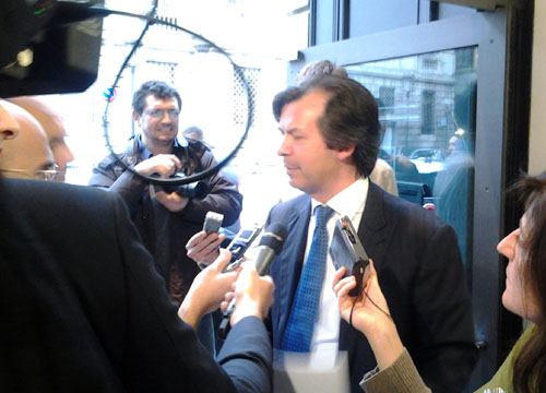 Intesa, Messina: “150 mld di credito”. Rumors: tagli salariali o esuberi Intesa, Messina: “150 mld di credito”. Rumors: tagli salariali o esuberi