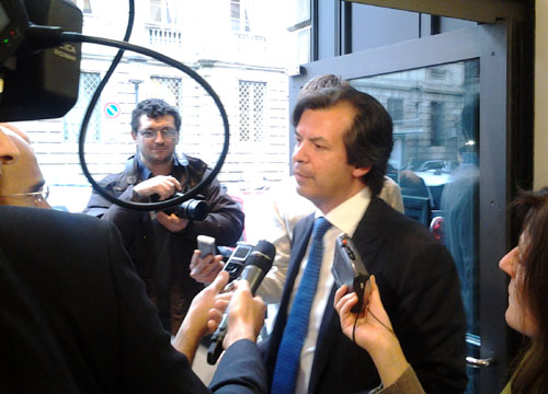 Intesa, Messina: “150 mld di credito”. Rumors: tagli salariali o esuberi Intesa, Messina: “150 mld di credito”. Rumors: tagli salariali o esuberi