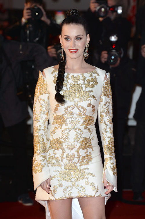 Il video di Katy Perry irrita l’Islam: in 50mila contro blasfemia Il video di Katy Perry irrita l’Islam: in 50mila contro blasfemia