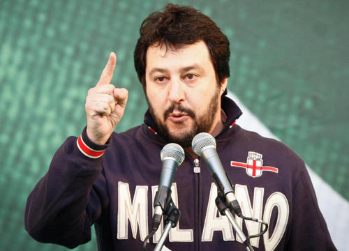 SalvaRoma, la minaccia della Lega. “Se passa, calci in c…. a Renzi” SalvaRoma, la minaccia della Lega. “Se passa, calci in c…. a Renzi”