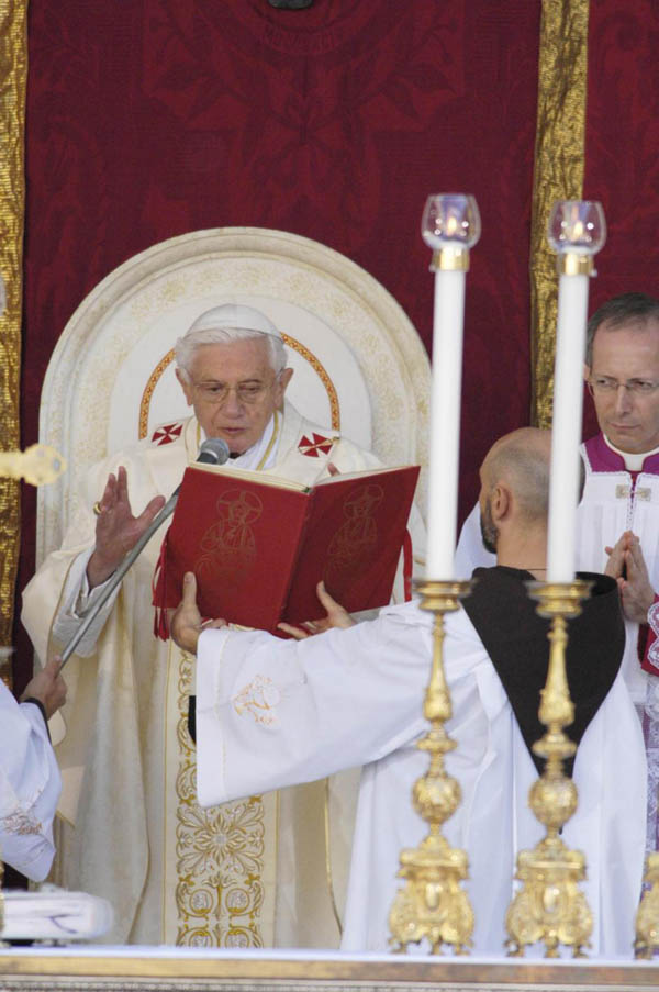 Benedetto XVI: “La mia rinuncia è valida, niente speculazioni” Benedetto XVI: “La mia rinuncia è valida, niente speculazioni”