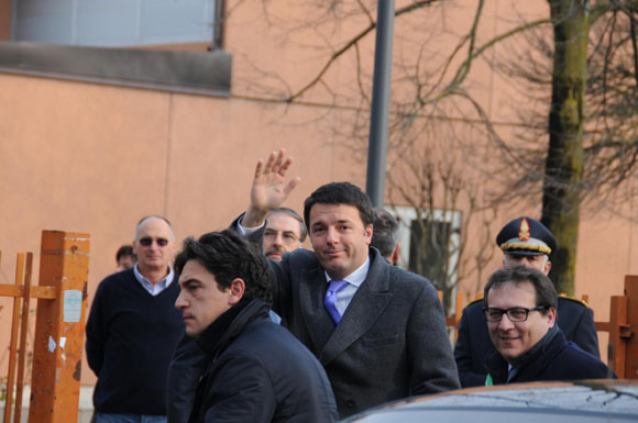 “Buffone, vergogna”. “Vai a casa”. Renzi contestato a Treviso “Buffone, vergogna”. “Vai a casa”. Renzi contestato a Treviso