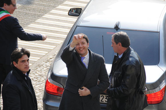 “Buffone, vergogna”. “Vai a casa”. Renzi contestato a Treviso “Buffone, vergogna”. “Vai a casa”. Renzi contestato a Treviso