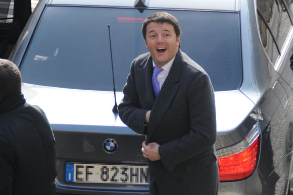 “Buffone, vergogna”. “Vai a casa”. Renzi contestato a Treviso “Buffone, vergogna”. “Vai a casa”. Renzi contestato a Treviso