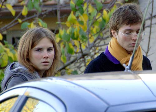 Feltri a Sollecito: “Ma Meredith te la volevi scopare?”. Trasmissione sospesa Feltri a Sollecito: “Ma Meredith te la volevi scopare?”. Trasmissione sospesa