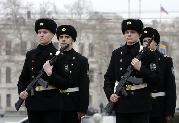 La Russia pronta a invadere l’Ucraina. Crimea già sotto controllo