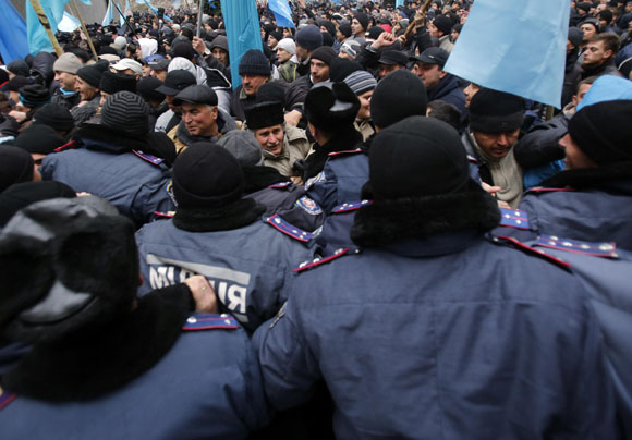 La Russia pronta a invadere l’Ucraina. Crimea già sotto controllo