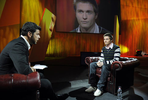 Feltri a Sollecito: “Ma Meredith te la volevi scopare?”. Trasmissione sospesa Feltri a Sollecito: “Ma Meredith te la volevi scopare?”. Trasmissione sospesa