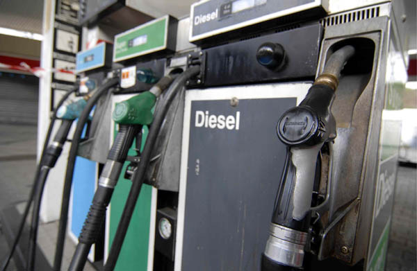 Scatta l’aumento dell’accisa: da oggi benzina più cara Scatta l’aumento dell’accisa: da oggi benzina più cara
