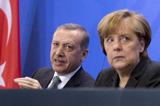 Angela Merkel a Londra, discorso al Parlamento e tè con la Regina Angela Merkel a Londra, discorso al Parlamento e tè con la Regina