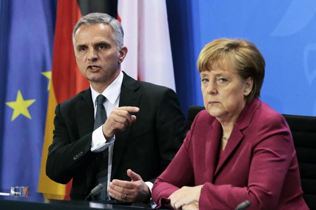 Angela Merkel a Londra, discorso al Parlamento e tè con la Regina Angela Merkel a Londra, discorso al Parlamento e tè con la Regina