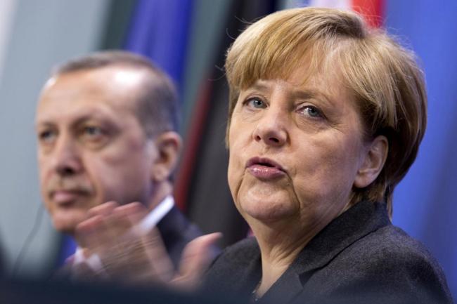 Angela Merkel a Londra, discorso al Parlamento e tè con la Regina Angela Merkel a Londra, discorso al Parlamento e tè con la Regina