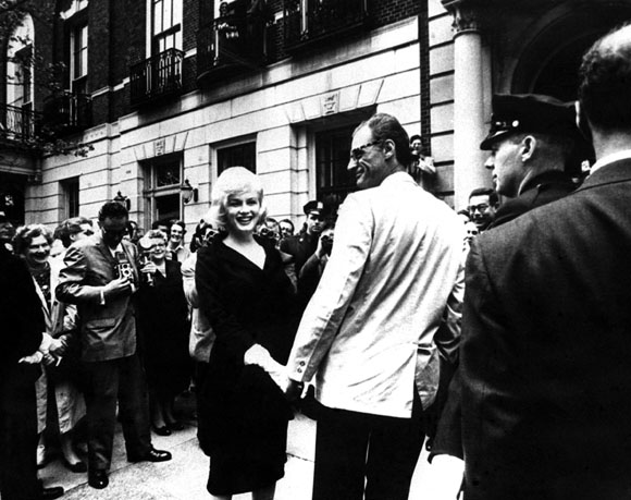 Marylin e i fratelli Kennedy, sesso a tre in un video. Il “giallo” Marylin e i fratelli Kennedy, sesso a tre in un video. Il “giallo”