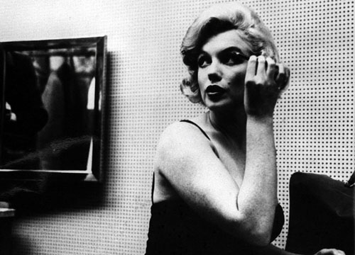 Marylin e i fratelli Kennedy, sesso a tre in un video. Il “giallo” Marylin e i fratelli Kennedy, sesso a tre in un video. Il “giallo”