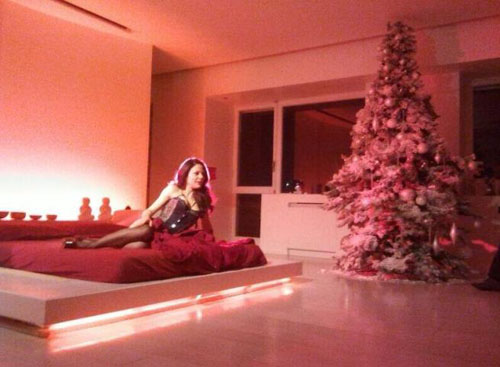 La figlia della Muti torna a spogliarsi: Naike scandalosa alle terme La figlia della Muti torna a spogliarsi: Naike scandalosa alle terme
