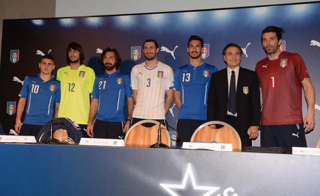 Le nuove maglie azzurra by Puma: da Balo a Buffon eccoli come modelli Le nuove maglie azzurra by Puma: da Balo a Buffon eccoli come modelli