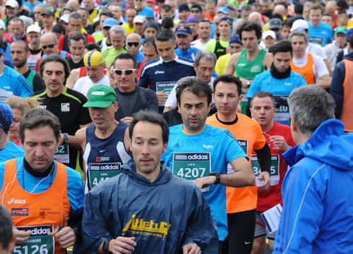 Esplode l’Ucraina, il ministro… corre. Roma-Ostia, un morto alla maratona