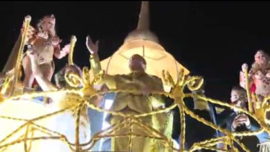 VIDEO: Ronaldo star del carnevale di San Paolo: in oro sul carro