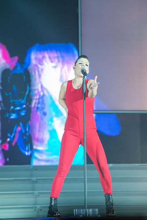 Emma Marrone suona in mutande:  la foto sexy fa impazzire i fans