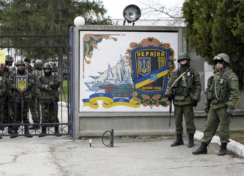 Crisi in Crimea, Putin ordina il ritiro delle truppe dal confine Crisi in Crimea, Putin ordina il ritiro delle truppe dal confine