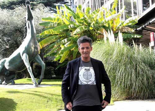 Fiorello, parla il fratello Beppe: “Trauma cranico fortissimo”