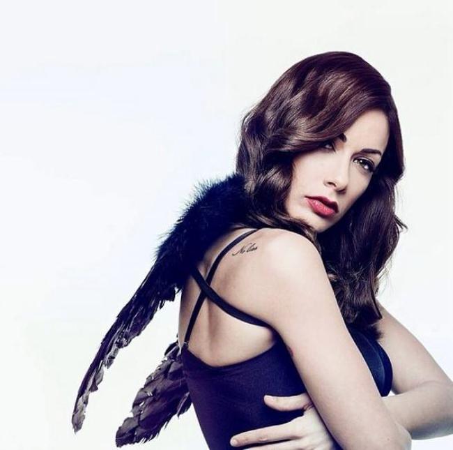 Melita nuda sotto le lenzuola: la showgirl mostra il suo lato sexy Melita nuda sotto le lenzuola: la showgirl mostra il suo lato sexy