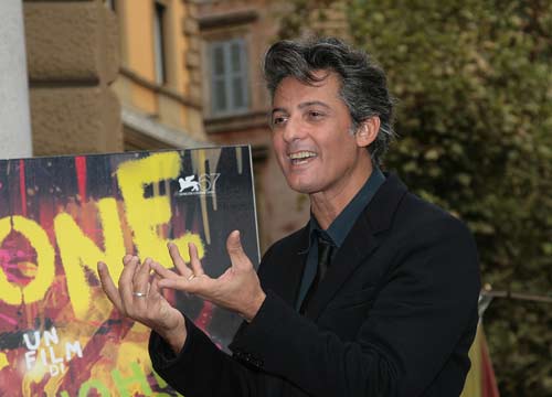 Fiorello, parla il fratello Beppe: “Trauma cranico fortissimo”