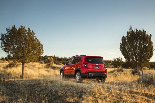 Nuova Jeep® Renegade il nuovo Small SUV Jeep a livello globale Nuova Jeep® Renegade il nuovo Small SUV Jeep a livello globale