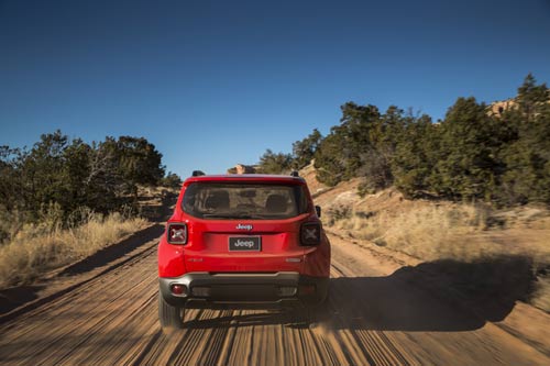 Nuova Jeep® Renegade il nuovo Small SUV Jeep a livello globale Nuova Jeep® Renegade il nuovo Small SUV Jeep a livello globale