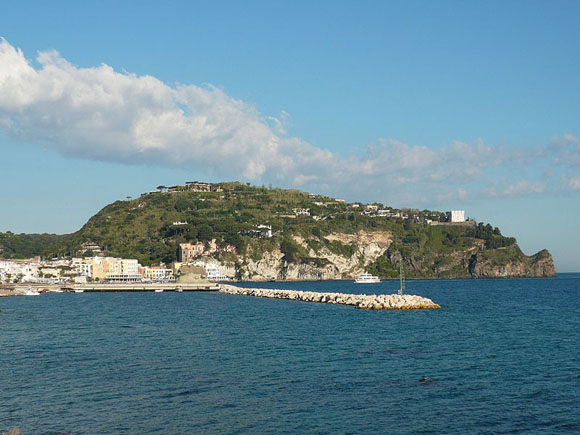 Berlusconi pronto per le nozze: “Il Cav sposerà la Pascale a Ischia” Berlusconi pronto per le nozze: “Il Cav sposerà la Pascale a Ischia”