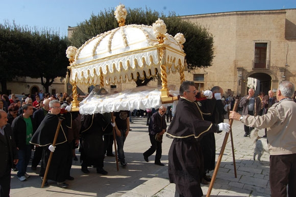 Carnevale e musica house nella vivace Aradeo, paese di Emma Marrone