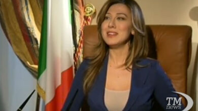 VIDEO: Virginia Raffaele imita ministro Boschi: giornalista incantato