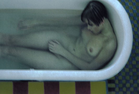 Gli scatti tra sogno e realtà: “Sarah Moon. About Colour”