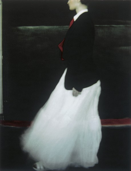 Gli scatti tra sogno e realtà: “Sarah Moon. About Colour”