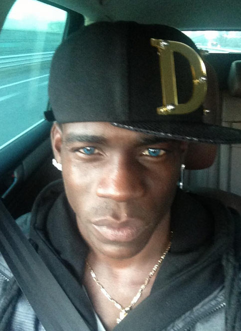 Balotelli: “Continuate a credermi uno scemo”. E Mou lo vuole allenare Balotelli: “Continuate a credermi uno scemo”. E Mou lo vuole allenare