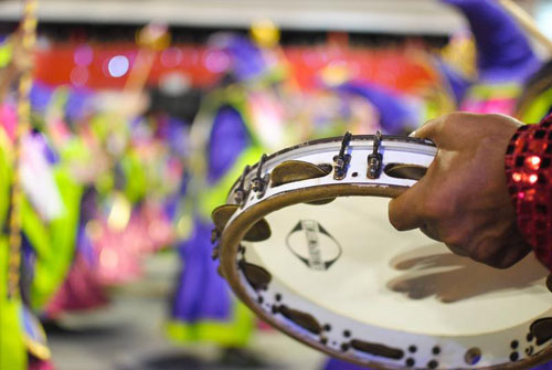 Musica e donne bellissime, le scuole di samba si sfidano al Carnevale di Rio Musica e donne bellissime, le scuole di samba si sfidano al Carnevale di Rio