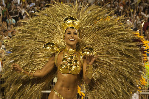 Musica e donne bellissime, le scuole di samba si sfidano al Carnevale di Rio Musica e donne bellissime, le scuole di samba si sfidano al Carnevale di Rio