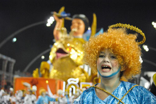 Musica e donne bellissime, le scuole di samba si sfidano al Carnevale di Rio Musica e donne bellissime, le scuole di samba si sfidano al Carnevale di Rio